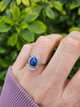 Cargar imagen en el visor de la galería, 0923: Vintage: 14ct White Gold Cornflower Blue Star Sapphire Diamonds Ring- very special