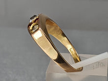 Cargar imagen en el visor de la galería, 3175: Antiguo: Anillo de oro de 15 quilates Anillo de barco con rubíes y diamantes en pasta - excelente