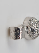Load image into Gallery viewer, Vintage: 14ct White Gold Simulated Diamonds Pendant - beautifully made