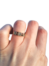 Cargar imagen en el visor de la galería, 3175: Antiguo: Anillo de oro de 15 quilates Anillo de barco con rubíes y diamantes en pasta - excelente