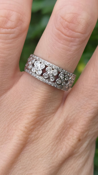 Vintage: 9ct White Gold 49 Diamond Openwork Floral Cluster Band Ring