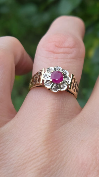 Vintage: 9ct Yellow Gold Ruby & Diamond Art Deco Target-Style Cluster Ring — From 1979