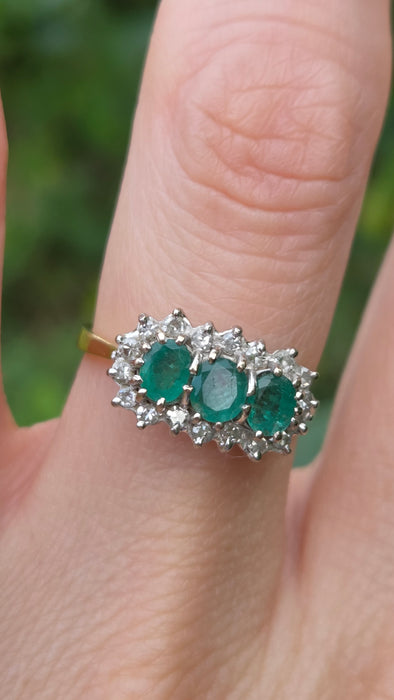 Vintage: 18ct Yellow Gold Emerald 0.75ct & Diamond 0.18ct Trilogy Cluster Ring — From 1980