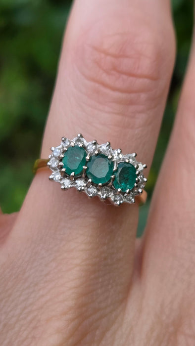 Vintage: 18ct Yellow Gold Emerald 0.75ct & Diamond 0.18ct Trilogy Cluster Ring — From 1980