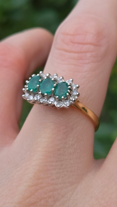 Vintage: 18ct Yellow Gold Emerald 0.75ct & Diamond 0.18ct Trilogy Cluster Ring — From 1980
