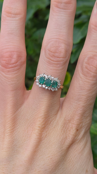 Vintage: 18ct Yellow Gold Emerald 0.75ct & Diamond 0.18ct Trilogy Cluster Ring — From 1980