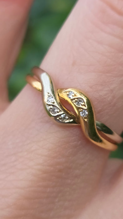 Vintage: 18ct Yellow & White Gold Natural Diamond Crossover Ring