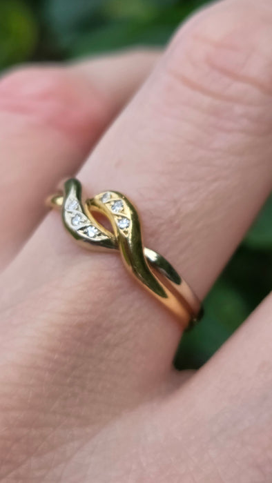 Vintage: 18ct Yellow & White Gold Natural Diamond Crossover Ring