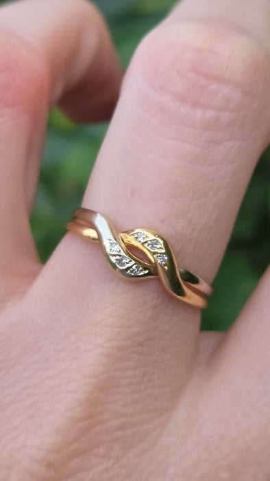 Vintage: 18ct Yellow & White Gold Natural Diamond Crossover Ring