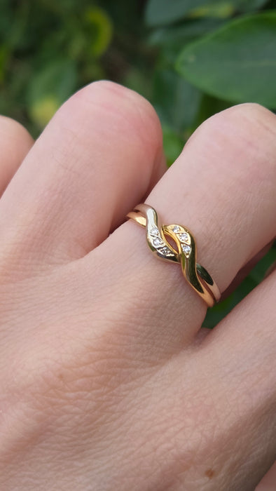 Vintage: 18ct Yellow & White Gold Natural Diamond Crossover Ring