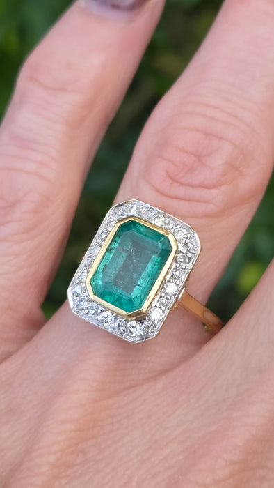 Vintage: 18ct Yellow Gold Emerald 3.52ct & Diamond 0.30ct Art Deco-Inspired Cluster Dress Ring