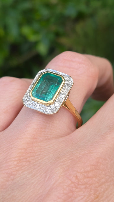 Vintage: 18ct Yellow Gold Emerald 3.52ct & Diamond 0.30ct Art Deco-Inspired Cluster Dress Ring