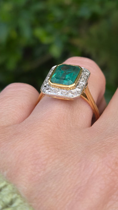 Vintage: 18ct Yellow Gold Emerald 3.52ct & Diamond 0.30ct Art Deco-Inspired Cluster Dress Ring