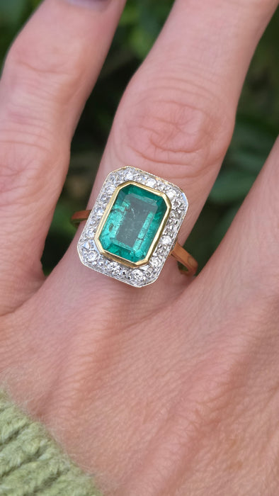 Vintage: 18ct Yellow Gold Emerald 3.52ct & Diamond 0.30ct Art Deco-Inspired Cluster Dress Ring