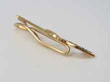 Cargar imagen en el visor de la galería, 4071:Vintage: (1982) 9ct Gold Blue Sapphires &quot;Pistol&quot; Tie Pin- 41 years old collectors item
