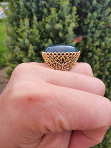 4004: Vintage:: 18ct Gold Large Cabochon Cut Bloodstone Statement Ring-Unisex appeal