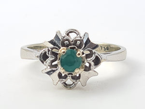 5372: Vintage: 18ct White Gold Emerald Geometric Set Cocktail Ring- pristine condition- nice weigh