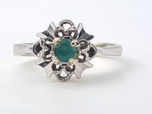 Load image into Gallery viewer, 5372: Vintage: 18ct White Gold Emerald Geometric Set Cocktail Ring- pristine condition- nice weigh
