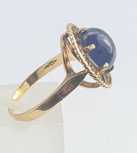 5518: Vintage & Rare: 9ct Gold Large Blue Sapphire Carbuncle" Solitaire- from 1978