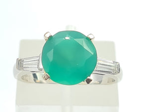 5524:Vintage: 14ct White Gold Translucent Agate White Sapphires Dress Ring- exquisite combination