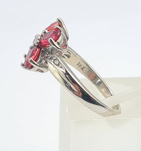 5575:Vintage: 18ct white Gold 4 Rubies 5 Brilliant Cut Diamonds Cocktail Ring- crisp eye candy