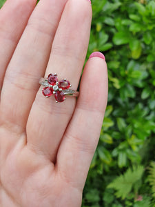 5575:Vintage: 18ct white Gold 4 Rubies 5 Brilliant Cut Diamonds Cocktail Ring- crisp eye candy