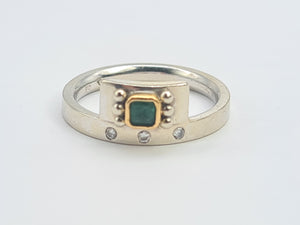 0101: Vintage: 18ct Mixed Gold Art Deco Style Emerald Diamonds Geometric Set Ring- crisp, clean design