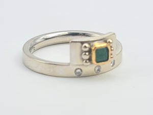 0101: Vintage: 18ct Mixed Gold Art Deco Style Emerald Diamonds Geometric Set Ring- crisp, clean design