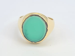 5470: Vintage: 18ct Gold Heavy Green Agate Signet Ring-from 1965 - unisex appeal