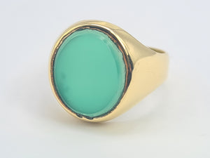 5470: Vintage: 18ct Gold Heavy Green Agate Signet Ring-from 1965 - unisex appeal