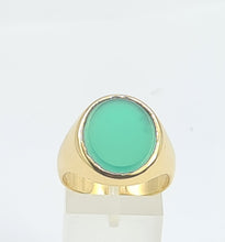 Load image into Gallery viewer, 5470: Vintage: 18ct Gold Heavy Green Agate Signet Ring-from 1965 - unisex appeal
