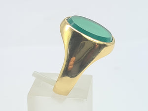 5470: Vintage: 18ct Gold Heavy Green Agate Signet Ring-from 1965 - unisex appeal