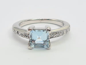 5706: Vintage; 18ct White Gold Princess Cut Aquamarine 10 Diamonds Dress Ring- -  Elegant eye candy