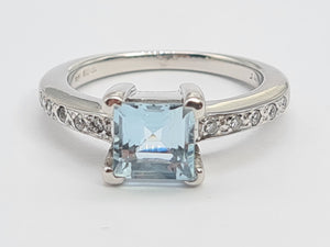 5706: Vintage; 18ct White Gold Princess Cut Aquamarine 10 Diamonds Dress Ring- -  Elegant eye candy