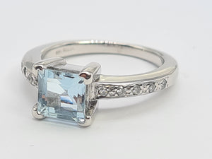 5706: Vintage; 18ct White Gold Princess Cut Aquamarine 10 Diamonds Dress Ring- -  Elegant eye candy