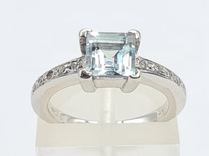 5706: Vintage; 18ct White Gold Princess Cut Aquamarine 10 Diamonds Dress Ring- -  Elegant eye candy