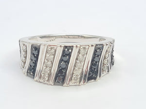 5773: Vintage: 9ct White Gold "Salt & Pepper" Black White Diamonds Dress Ring- fabulous sparkle