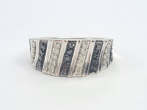 5773: Vintage: 9ct White Gold "Salt & Pepper" Black White Diamonds Dress Ring- fabulous sparkle