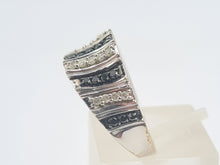 Load image into Gallery viewer, 5773: Vintage: 9ct White Gold &quot;Salt &amp; Pepper&quot; Black White Diamonds Dress Ring- fabulous sparkle
