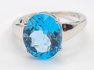 5832: Vintage: 9ct White Gold Large Swiss Blue Topaz Cocktail Ring- crisp, clean, eye candy