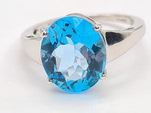 5832: Vintage: 9ct White Gold Large Swiss Blue Topaz Cocktail Ring- crisp, clean, eye candy