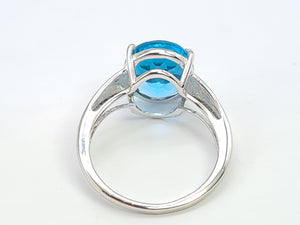 5832: Vintage: 9ct White Gold Large Swiss Blue Topaz Cocktail Ring- crisp, clean, eye candy