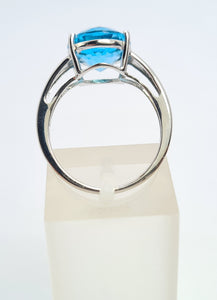 5832: Vintage: 9ct White Gold Large Swiss Blue Topaz Cocktail Ring- crisp, clean, eye candy