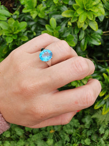 5832: Vintage: 9ct White Gold Large Swiss Blue Topaz Cocktail Ring- crisp, clean, eye candy