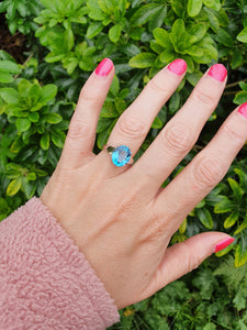 5832: Vintage: 9ct White Gold Large Swiss Blue Topaz Cocktail Ring- crisp, clean, eye candy