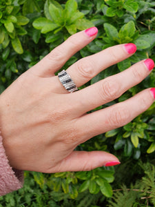 5773: Vintage: 9ct White Gold "Salt & Pepper" Black White Diamonds Dress Ring- fabulous sparkle