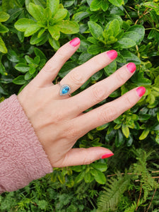 5782:Vintage: 9ct White Gold Pear Cut Vivid Blue Topaz 20 Diamonds Cocktail Ring- gorgeous- nice weight