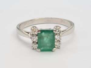 5770: Vintage: 18ct White Gold Emerald Cut Emerald 6 Brilliant Cut Diamonds Dress Ring-