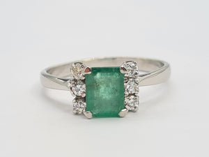 5770: Vintage: 18ct White Gold Emerald Cut Emerald 6 Brilliant Cut Diamonds Dress Ring-