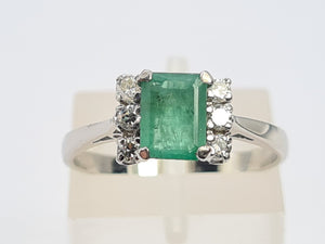 5770: Vintage: 18ct White Gold Emerald Cut Emerald 6 Brilliant Cut Diamonds Dress Ring-